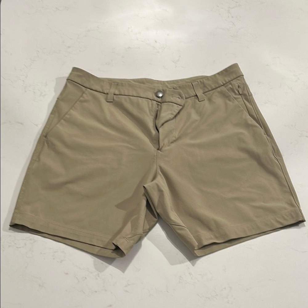 lululemon athletica Men's Commission short classic 32 waist, 7 inch inseam